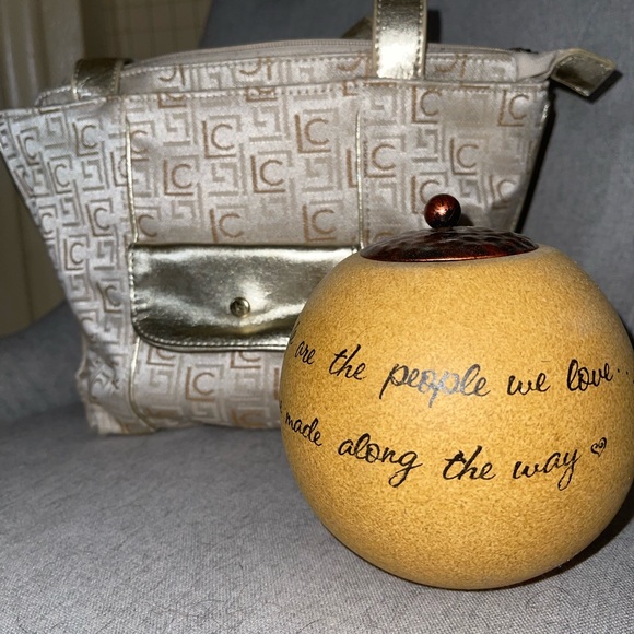 Liz Claiborne Gold Tote - Picture 2 of 5